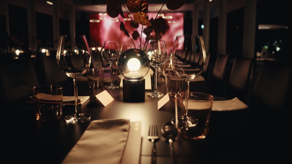 Occhio Luna Pura lamp on a beautifully laid table at an evening dinner